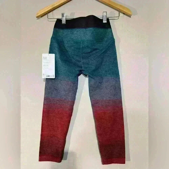 Athleta Relay Capri Multi Woman’s NWT - Picture 4 of 6